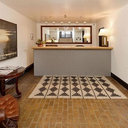 Independence Square 213, Spacious Hotel Room With 2 Queen Beds, Wet Bar, And Sitting Area Aspen Exterior foto