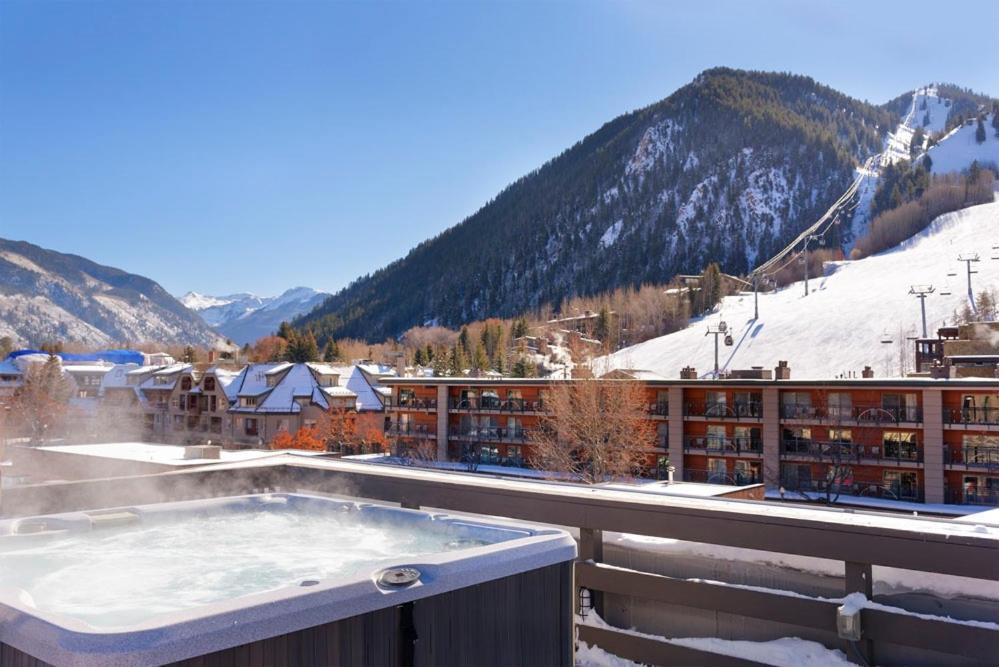Independence Square 213, Spacious Hotel Room With 2 Queen Beds, Wet Bar, And Sitting Area Aspen Exterior foto